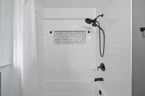 Bath - 1321 Michael Dr, Jackson, MI 49202 photo 2 of 2