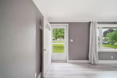 Entry Way - 1321 Michael Dr, Jackson, MI 49202 photo 1 of 3