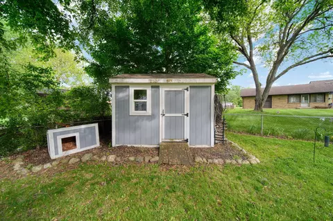 Exterior - 1321 Michael Dr, Jackson, MI 49202 photo 6 of 14