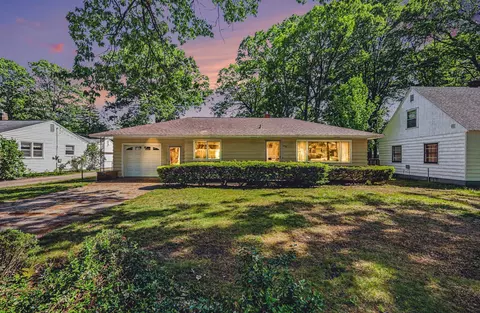 655 Wendover Blvd, Muskegon, MI 49441