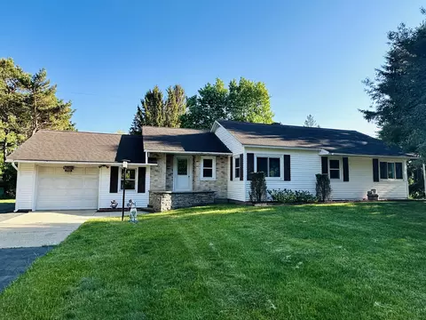 1735 Red Apple Rd, Manistee, MI 49660