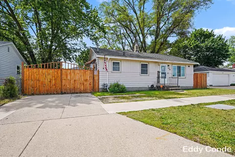 318 54th St SW, Wyoming, MI 49548