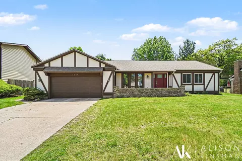 5289 Queensbury Dr SE, Kentwood, MI 49508