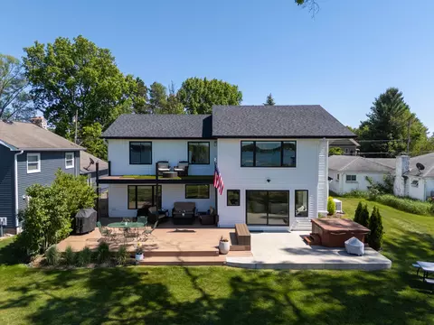 7611 S Indian Lake Dr, Vicksburg, MI 49097