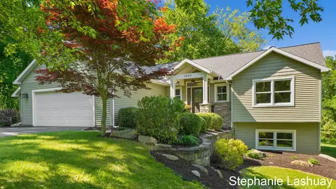 3599 11 Mile Rd NE, Rockford, MI 49341
