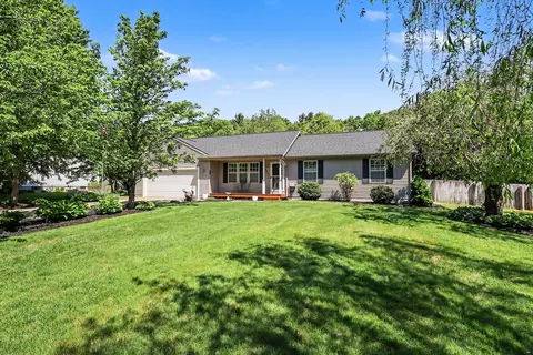 15117 Meadows Dr, Grand Haven, MI 49417