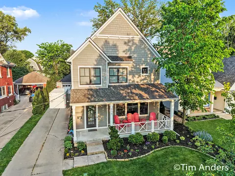 556 Greenwood Ave SE, Grand Rapids, MI 49506
