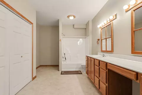 Bath - 10031 Taplin Ln, Plainwell, MI 49080 photo 6 of 6