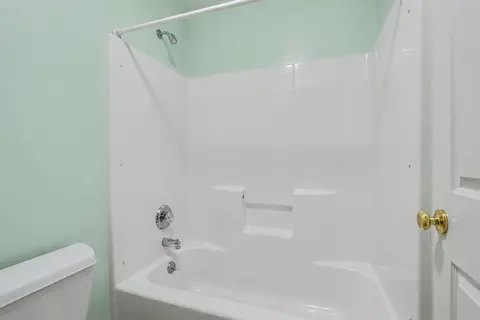 Bath - 10031 Taplin Ln, Plainwell, MI 49080 photo 5 of 6