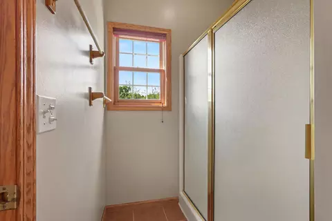 Bath - 10031 Taplin Ln, Plainwell, MI 49080 photo 3 of 6