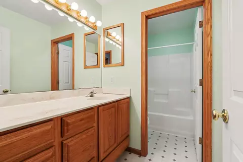 Bath - 10031 Taplin Ln, Plainwell, MI 49080 photo 4 of 6