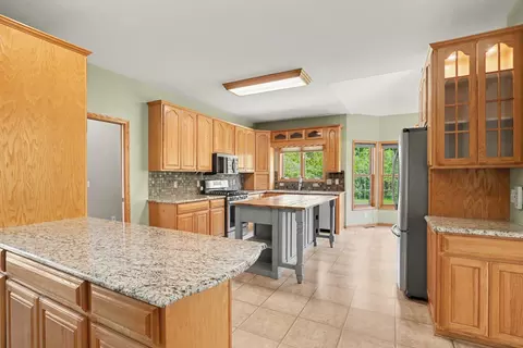 Kitchen - 10031 Taplin Ln, Plainwell, MI 49080 photo 4 of 5