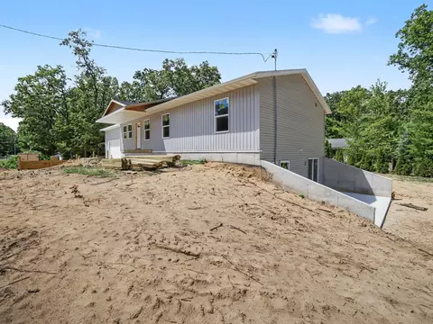 480 W Kenwood St, Twin Lake, MI 49457