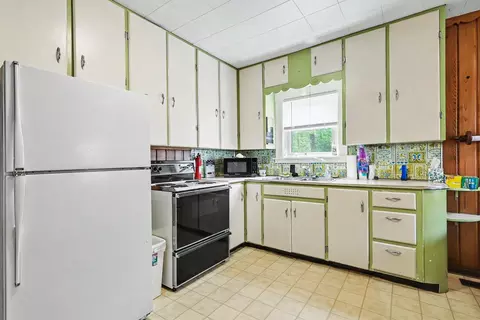 Kitchen - 713 E Spring St, Whitehall, MI 49461 photo 2 of 2