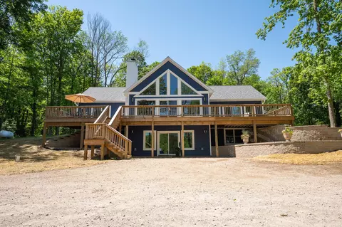 9777 N 16th St, Plainwell, MI 49080