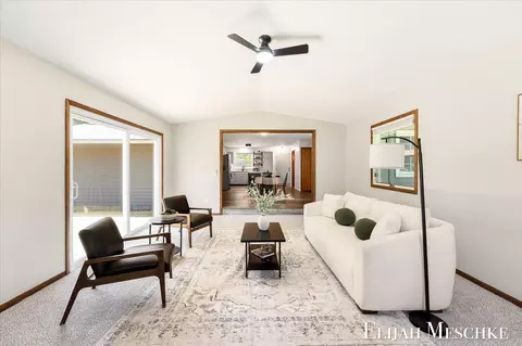 Living - 1239 103rd Ave, Plainwell, MI 49080 photo 3 of 4