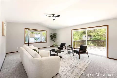 Living - 1239 103rd Ave, Plainwell, MI 49080 photo 4 of 4