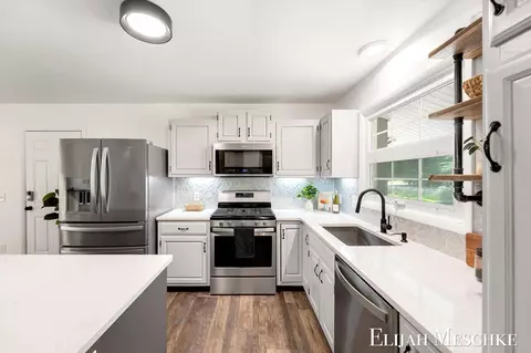 Kitchen - 1239 103rd Ave, Plainwell, MI 49080 photo 4 of 7