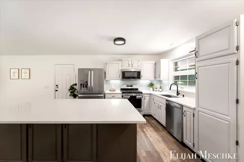 Kitchen - 1239 103rd Ave, Plainwell, MI 49080 photo 3 of 7