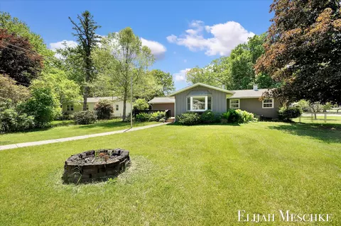 Exterior - 1239 103rd Ave, Plainwell, MI 49080 photo 4 of 9