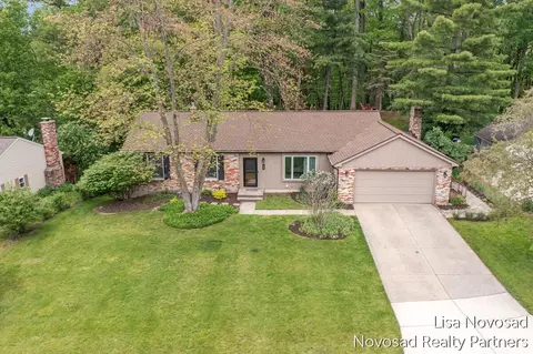 485 Edgeworthe Dr SE, Ada, MI 49301
