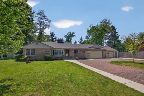 3311 Dorais Dr NE, Grand Rapids, MI 49525