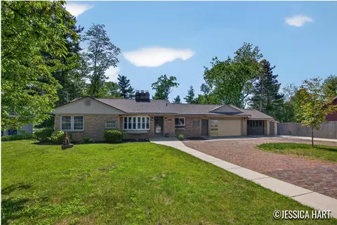 3311 Dorais Dr NE, Grand Rapids, MI 49525