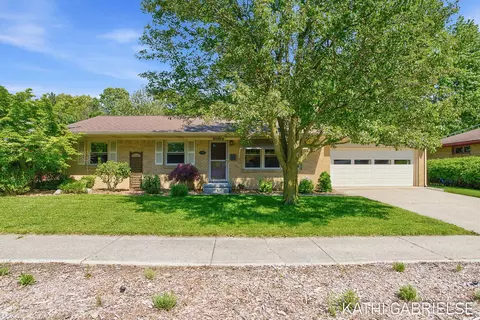 1830 Pine Ct, Grand Haven, MI 49417