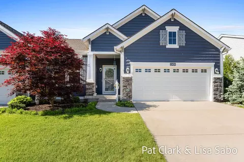 13458 Waybury Dr, Nunica, MI 49448