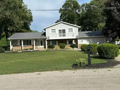 3734 Fern Hills Dr, Muskegon, MI 49444