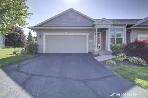 1183 Kensington St NW, Grand Rapids, MI 49534