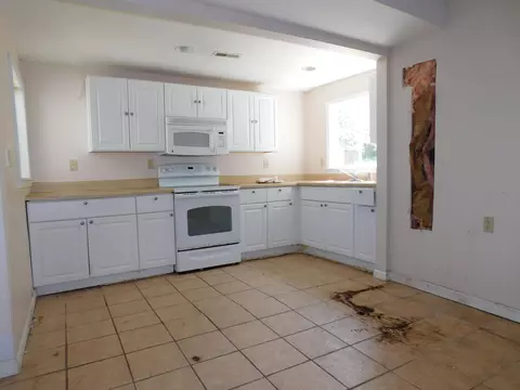 Kitchen - 5929 Potter St, Haslett, MI 48840 photo 2 of 2