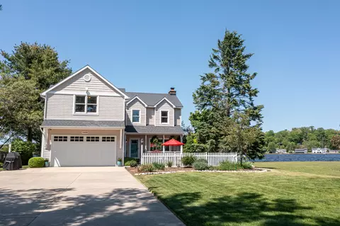 5400 Tonto Rd, Pentwater, MI 49449