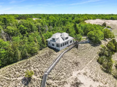 34 Lost Lake Dr, Montague, MI 49437