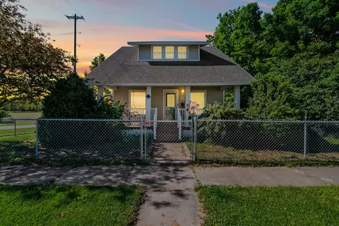 209 E Center St, Waldron, MI 49288