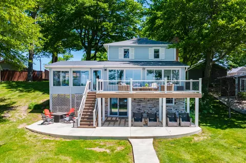 959 Beechwood Point Dr, Delton, MI 49046