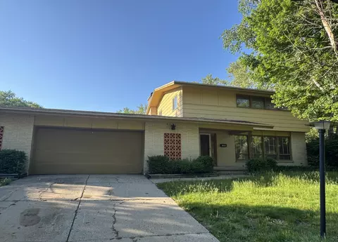1625 Tremont Blvd NW, Grand Rapids, MI 49504