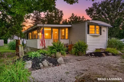 1499 Big Lake Dr, Hopkins, MI 49328