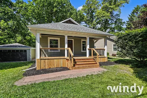 226 S Barker St, New Buffalo, MI 49117