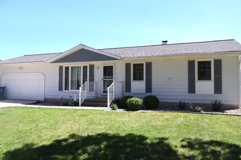 321 Anderson Dr, Wayland, MI 49348
