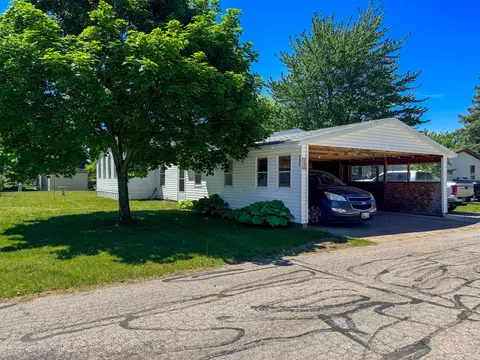 121 Elm Ct, Muskegon, MI 49445