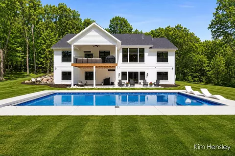 8571 Young Ave NE, Rockford, MI 49341