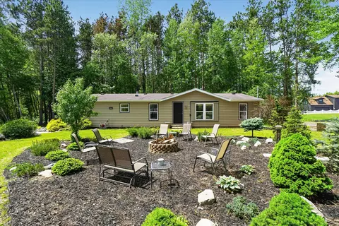 8653 Cochise Dr, Howard City, MI 49329