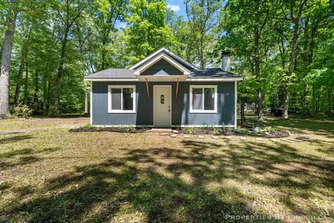 4457 S Croton Hardy Dr, Newaygo, MI 49337