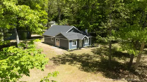 4457 S Croton Hardy Dr, Newaygo, MI 49337