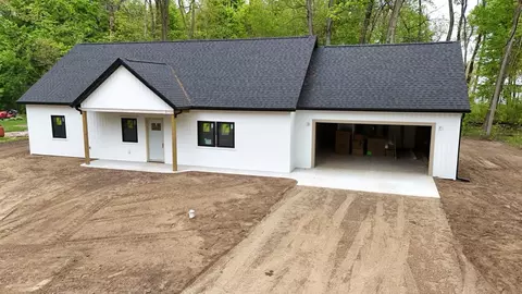 20160 Parkway Ave, Three Rivers, MI 49093
