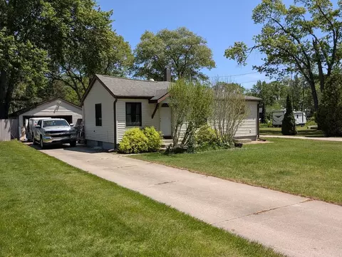 246 Birch Dr, Muskegon, MI 49445