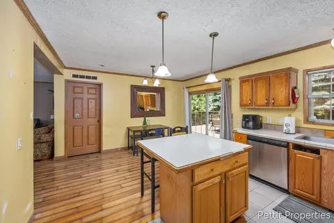 Kitchen - 2481 Bauer Rd, Jenison, MI 49428 photo 3 of 3