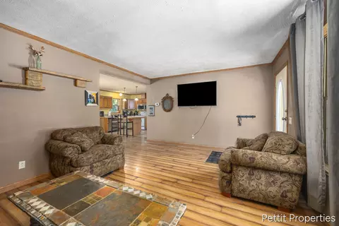 Living - 2481 Bauer Rd, Jenison, MI 49428 photo 2 of 2