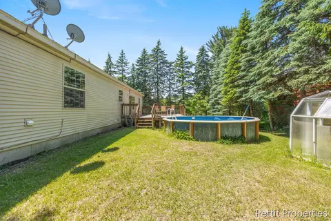Exterior - 2481 Bauer Rd, Jenison, MI 49428 photo 7 of 10
